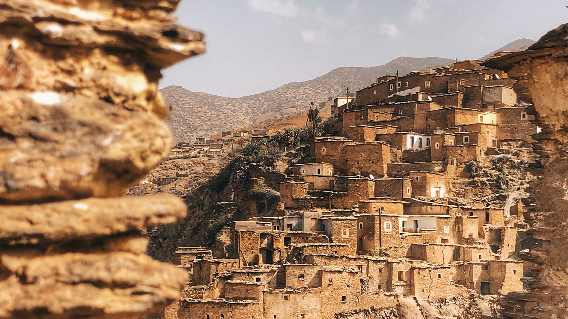 Village typique marocain dans le Haut-Atlas