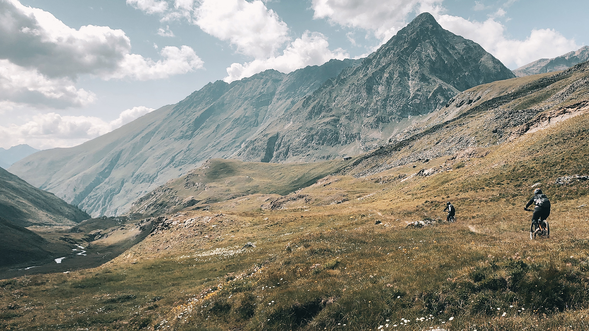 3-day e-bike trip in the Aosta Valley: 140 km from the Great St Bernard to the Matterhorn