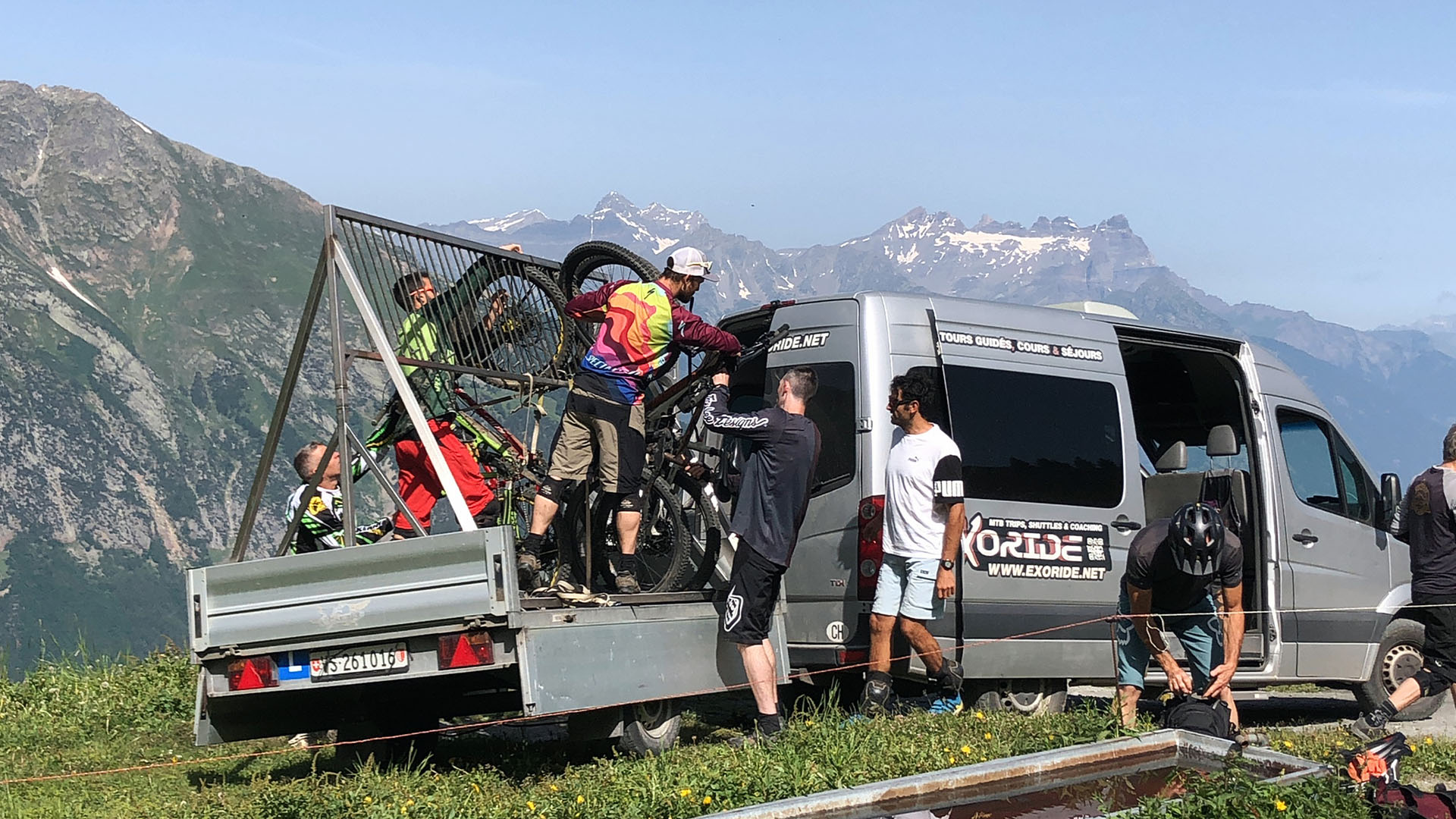 Guided MTB and e-bike shuttle day in the Upper Valais: beyond the Raspille, over 4'000 m of descent