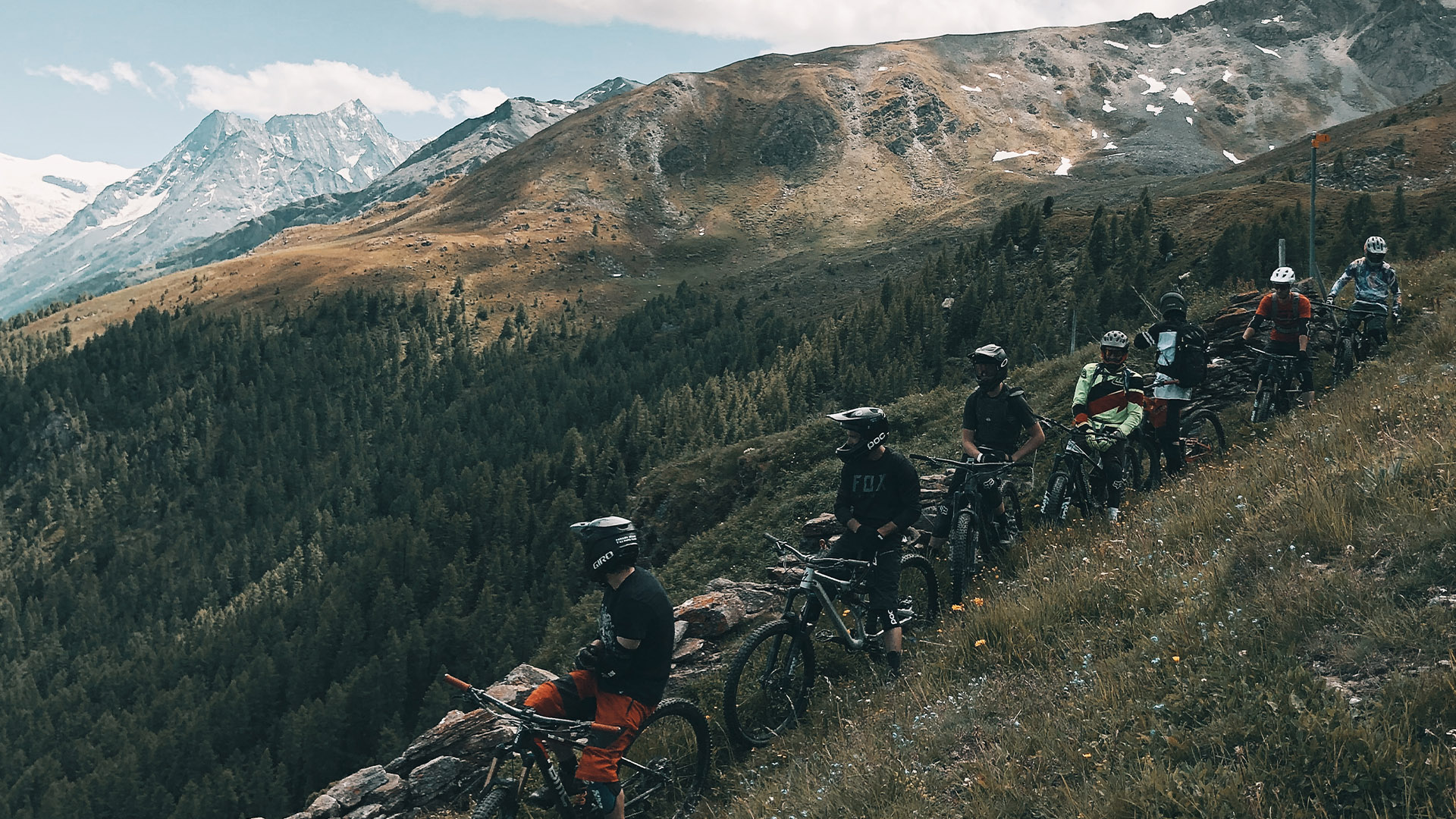 Guided MTB and e-bike shuttle day in the Central Valais: four valleys, up to 4'000 m of descent, open to all