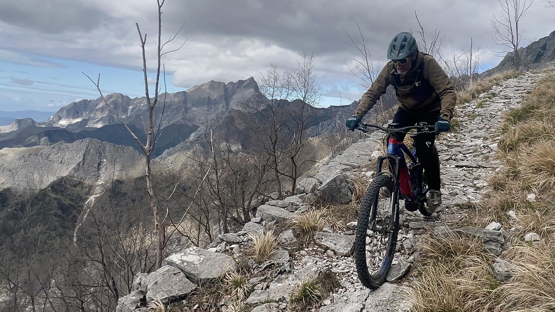 Séjour E-Bike Camp'n'Ride en Toscane : 245 km de trails, de Carrare à l'île d'Elbe
