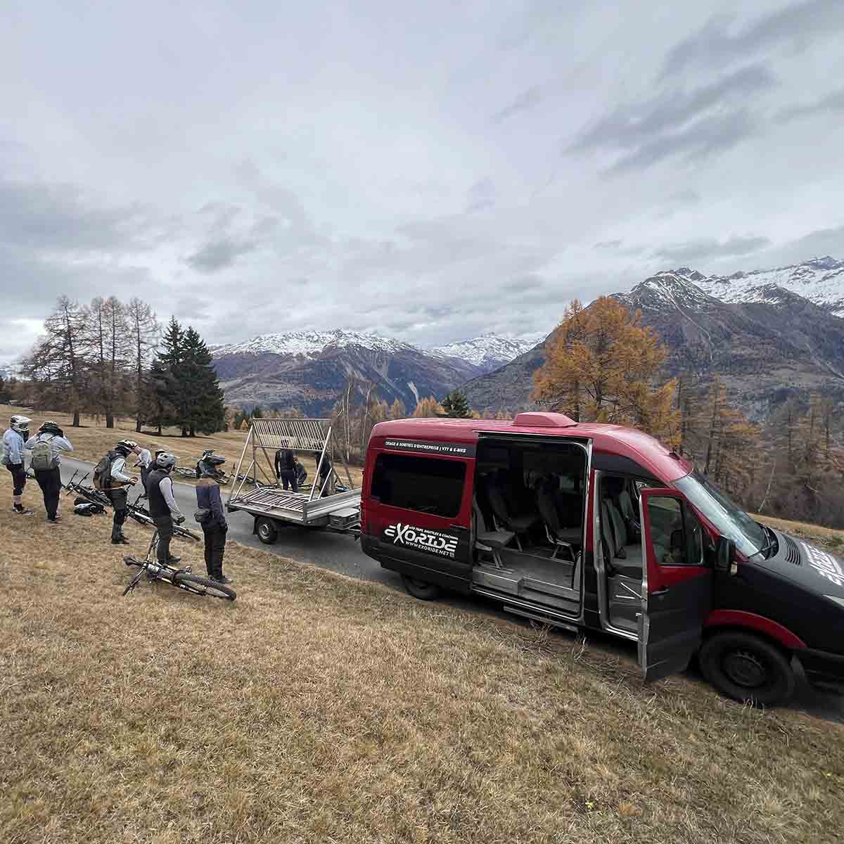 2512-mountain-bike-shuttle-taxi-in-the-swiss-alps