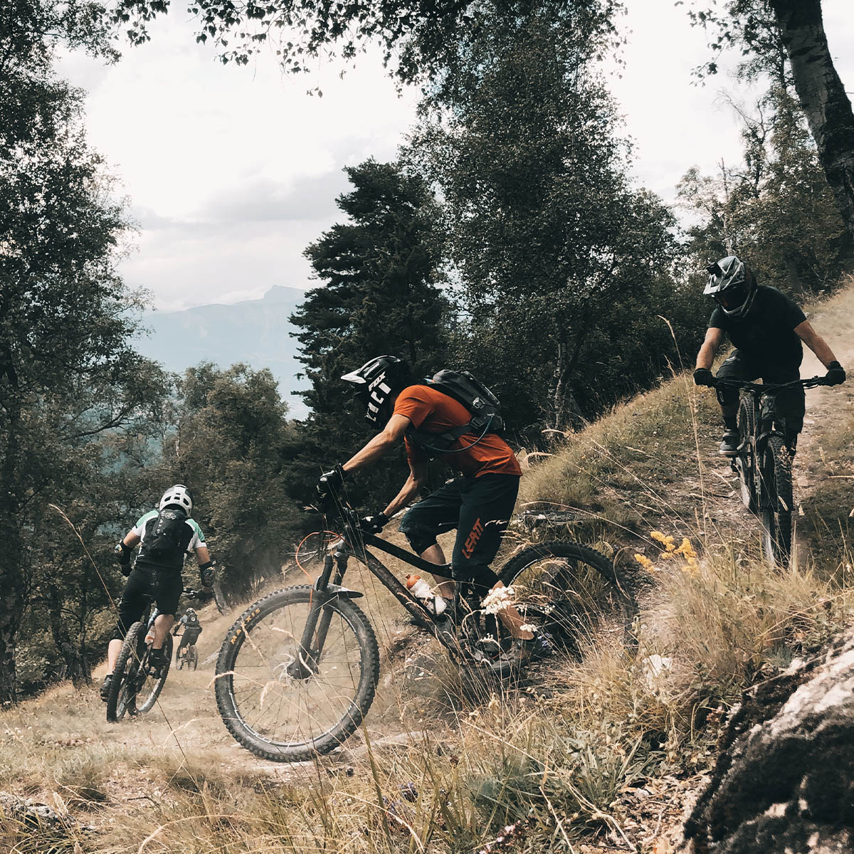 2401-shuttles-vtt-enduro-valais-central-02