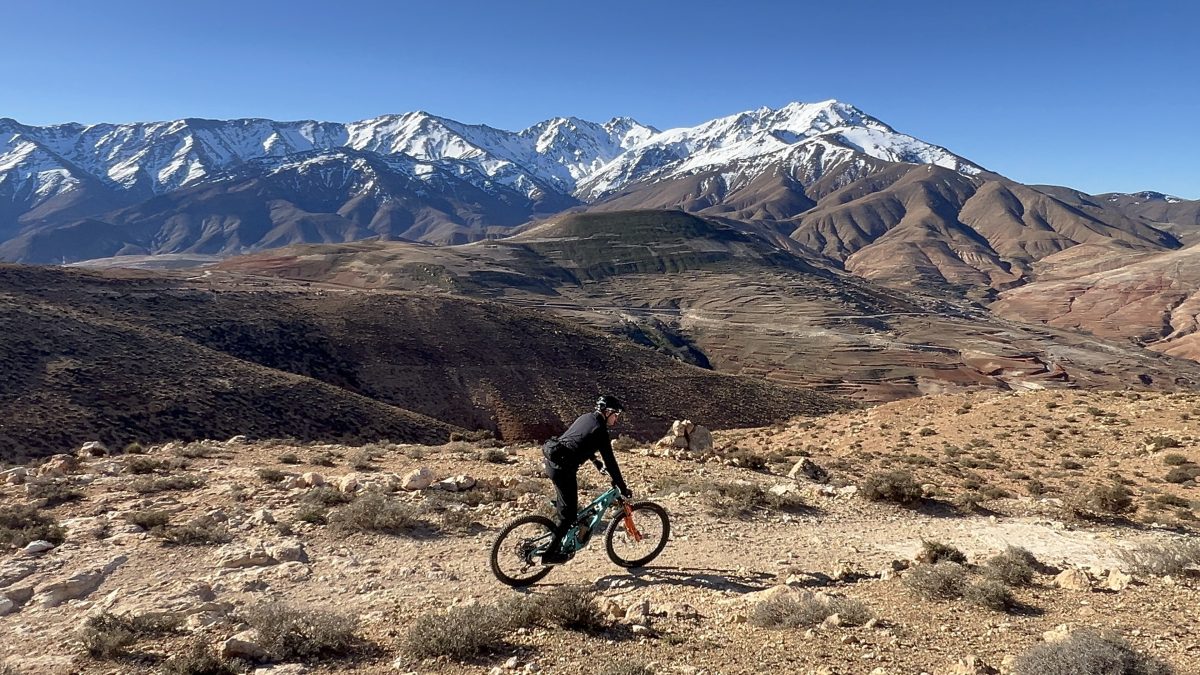 Sentier dans le Haut-Atlas, VTT et E-Bike au Maroc, du Haut Atlas au désert
