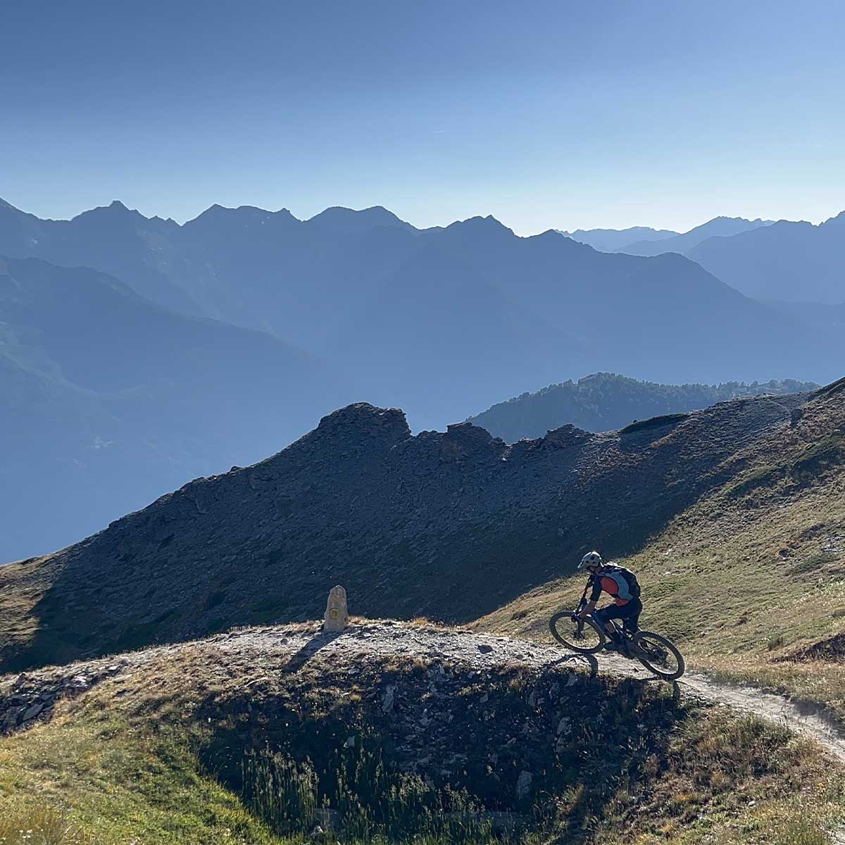 2512-guide-vtt-vallee-aoste