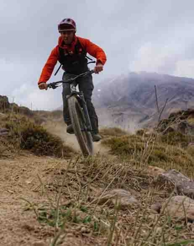 Mountainbike trip in Iran with a guide